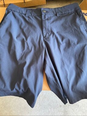 lululemon athletica Men's Dark Navy Hybrid Shorts Size 30